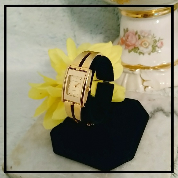 Jaclyn Smith Goldtone Quartz Bracelet Watch - Picture 3 of 5
